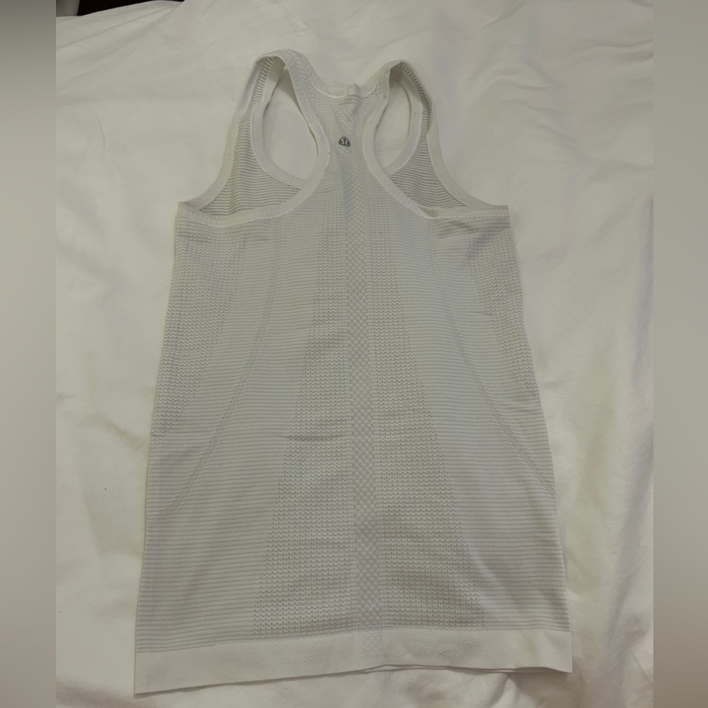 Lululemon Swift Tech Racerback 2.0 - Picture 2 of 3